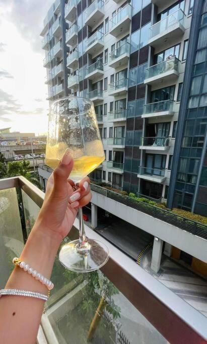 Lovely Unit With Free Wi-Fi & Netflix I Across Naia T3 Airport Manila Exteriör bild